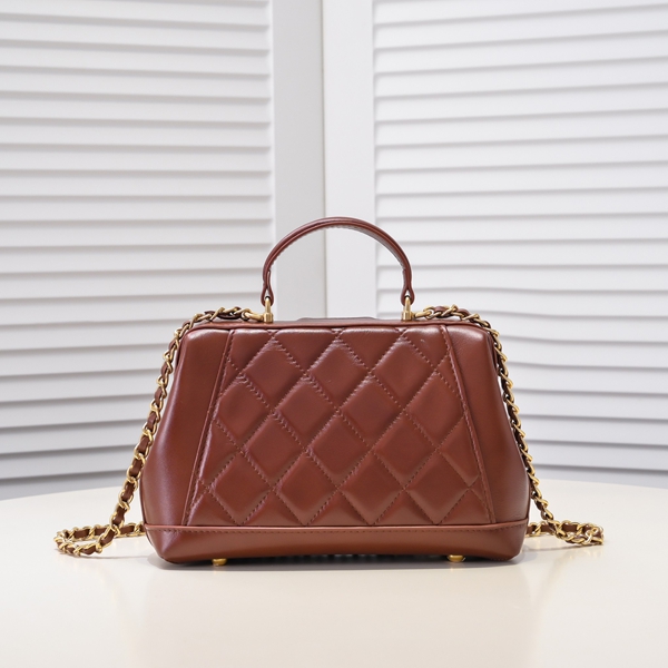 シャネルバッグ側面デザイン